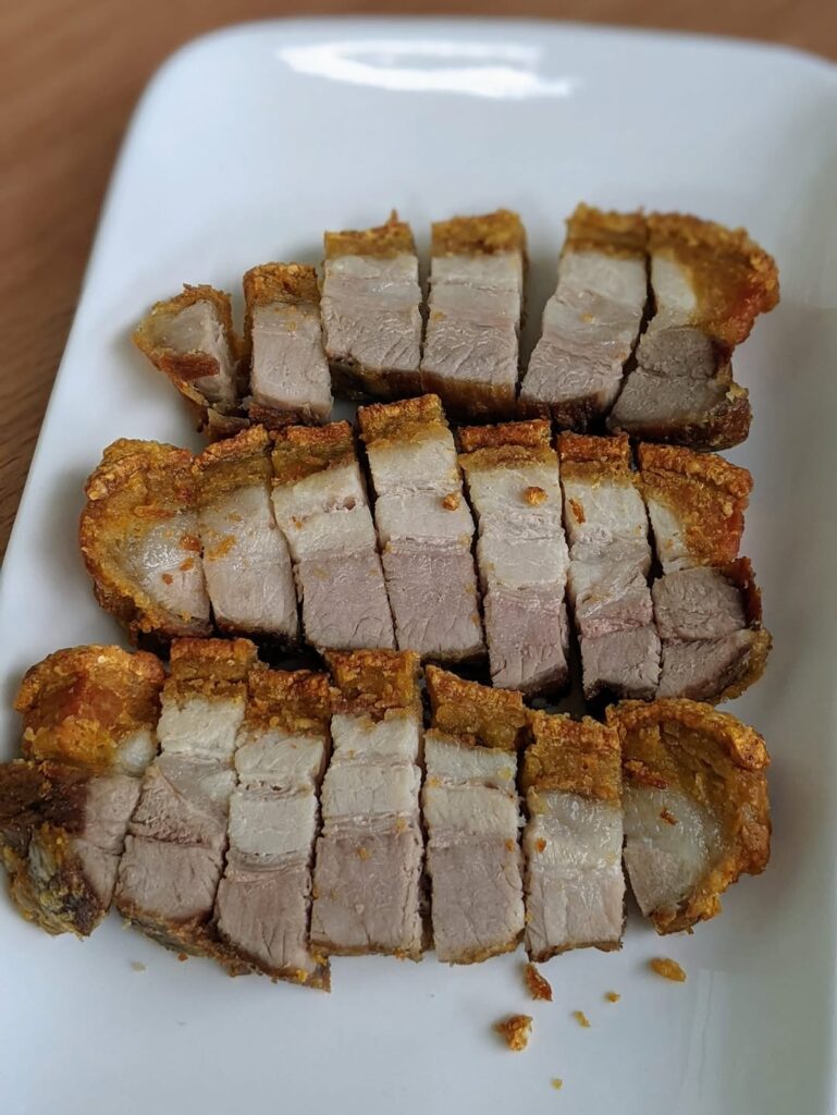 หมูกรอบ