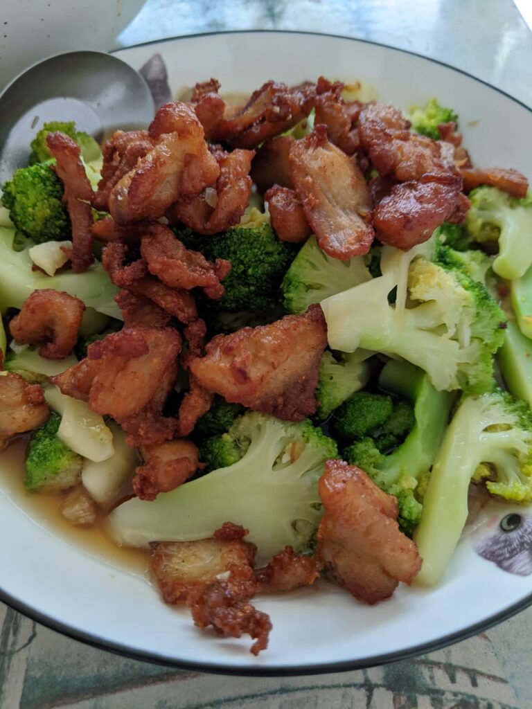 ผัดบล็อคโคลี่หมูทอด