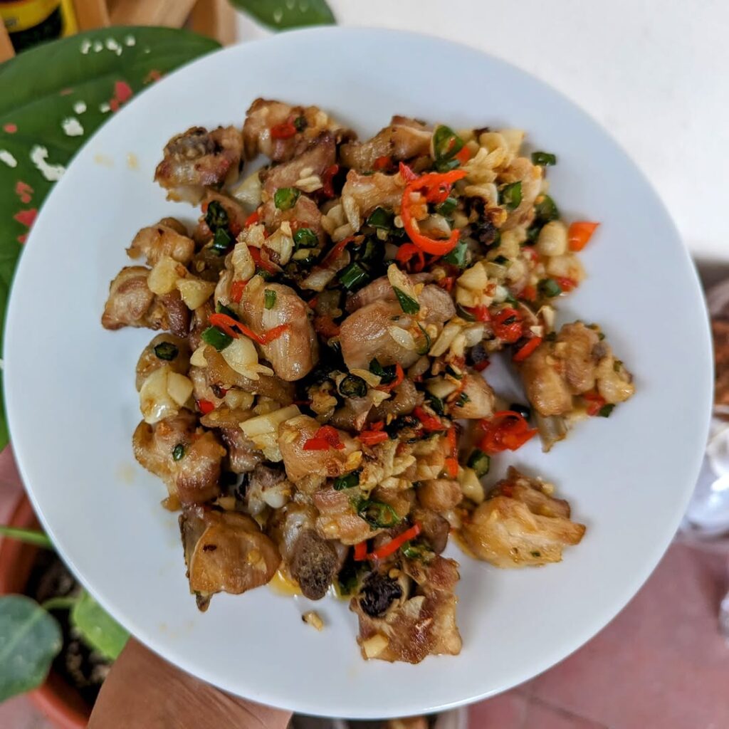 ไก่ผัดพริกกระเทียมสด