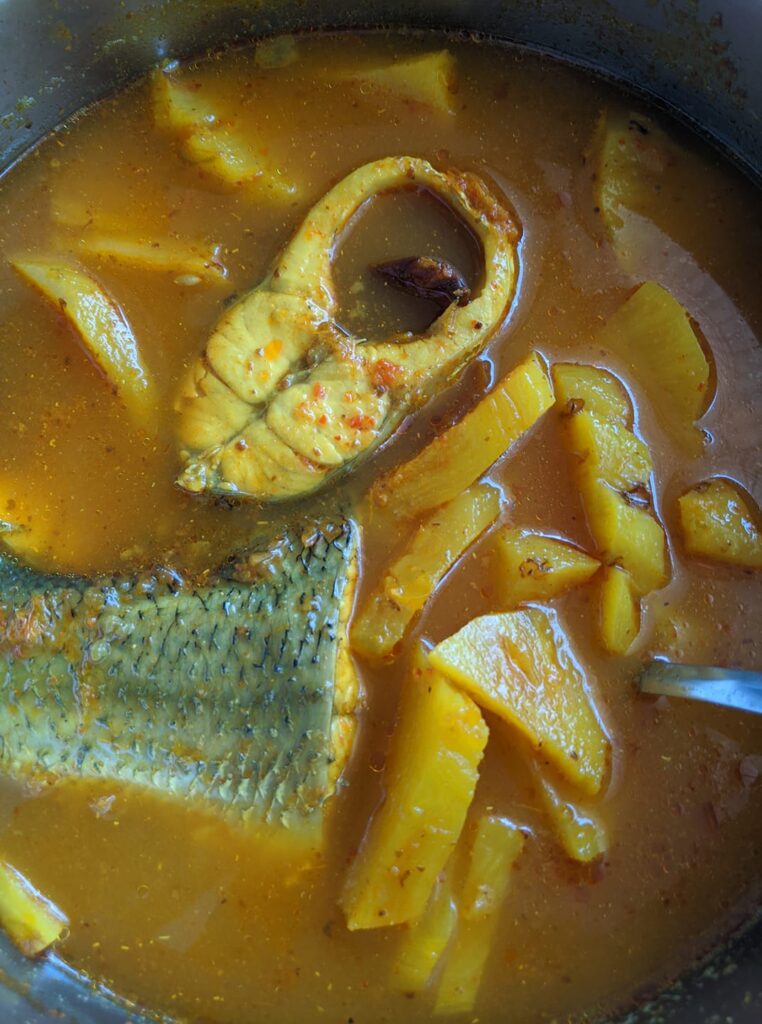 แกงส้มปลากระพงสับปะรด