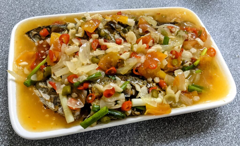 ปลาราดพริก เผ็ดน้อย เครื่องแน่นๆ